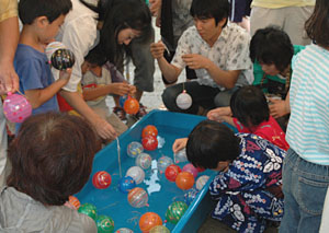 夏祭りヨーヨーつり